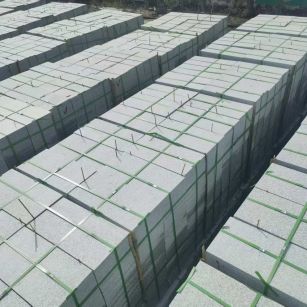 玉溪 芝麻白1.8公分火烧300*600地铺，清仓大甩卖