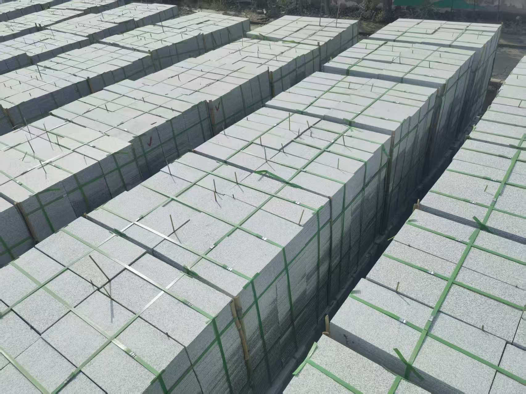 玉溪 芝麻白1.8公分火烧300*600地铺，清仓大甩卖
