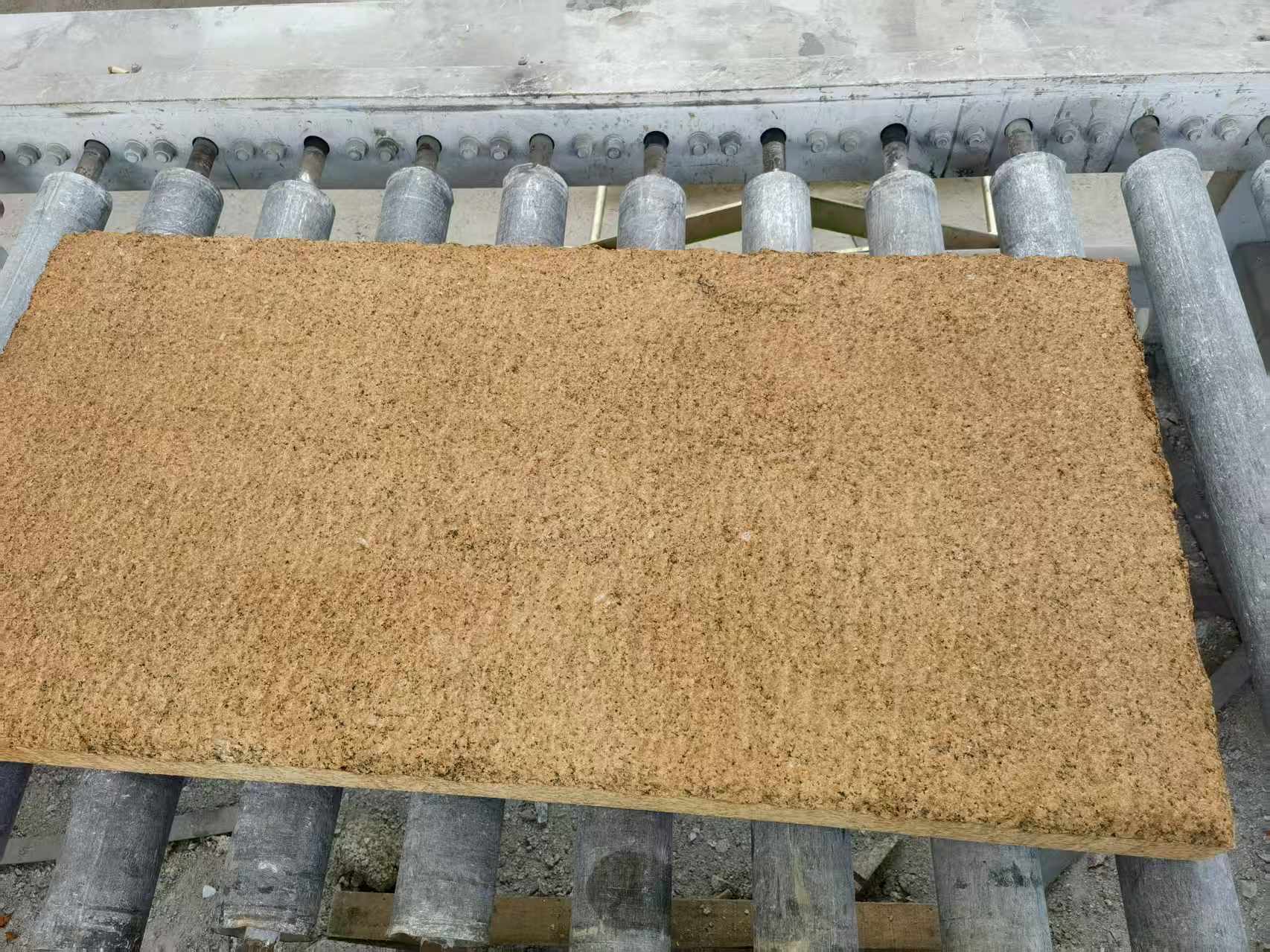 玉溪 菠萝面老石板，做旧仿古石，流水线生产加工